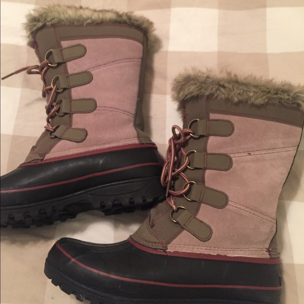 Khombu waterproof winter boots with fur trim